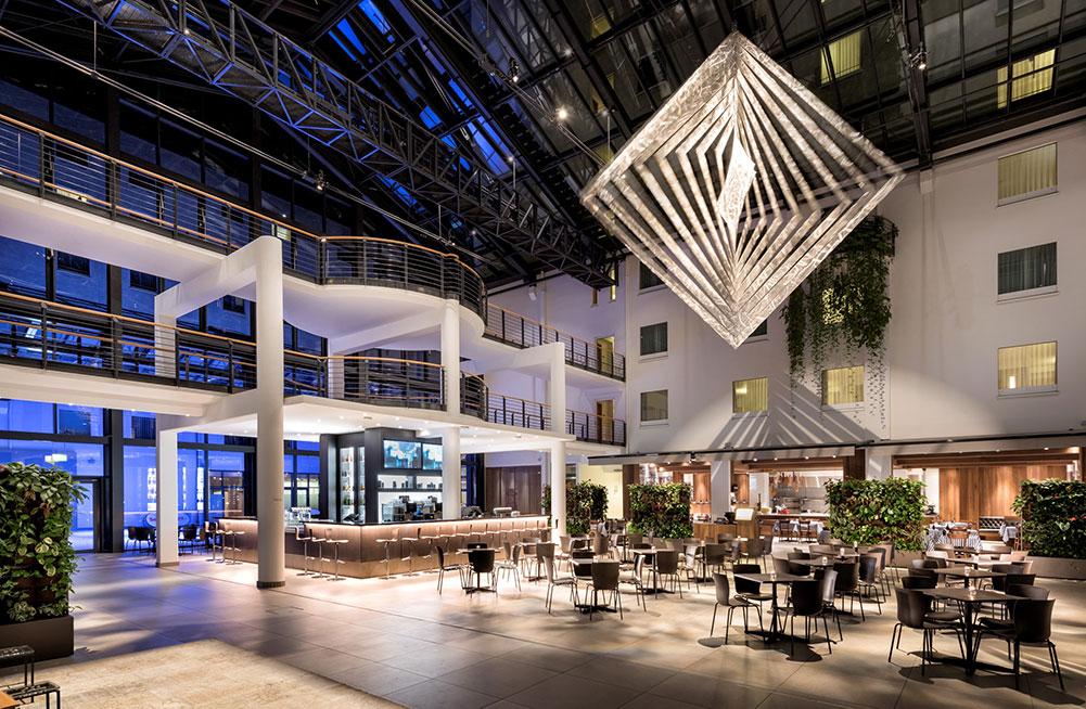 The ESTREL Hotel in Berlin offers 1,125 rooms and suites in a pleasant atmosphere.