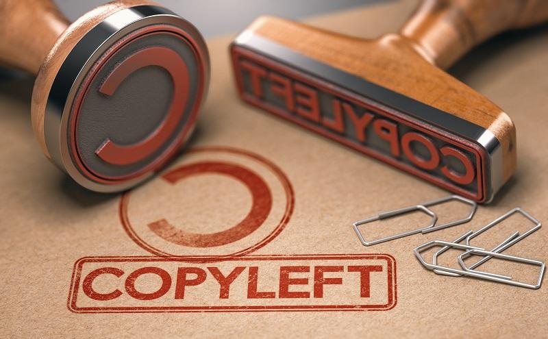 Zwei Stempel, einer in Form des umgekehrten Copyright-Symbols, der andere mit der Aufschrift ‘Copyleft’.