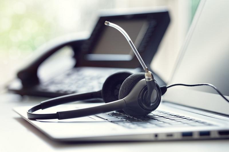 Die Abbildung eines zurückgelassenen Headsets.