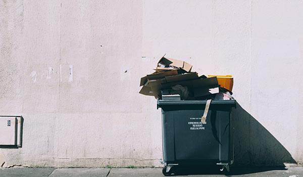 A dumpster in an alley.