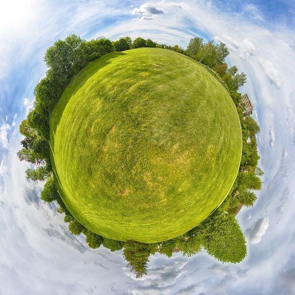 Ein Panoramablick auf eine Landschaft.