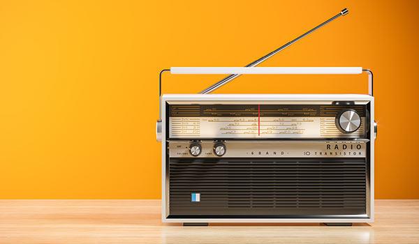 Ein altmodisches Radio.