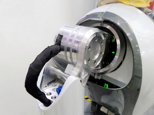 Eine Maschine mit einer Vielzahl verschiedener Bauteile.