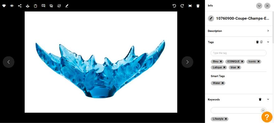 Screenshot of a Lalique asset in Canto, showing a blue glass vase.