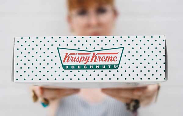 Donuts von Krispy Kreme in einer Schachtel.