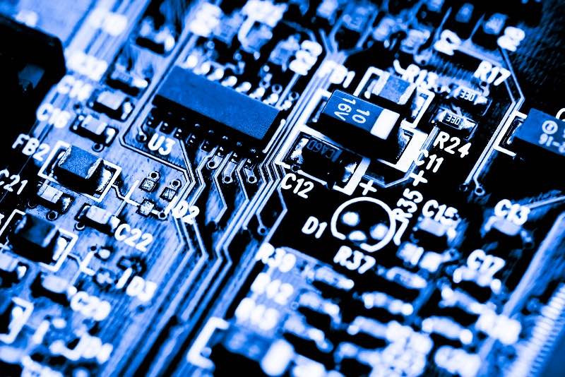 Großaufnahme einer Hauptplatine eines Computers.
