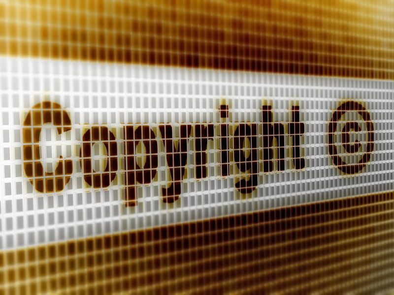 Das Wort Copyright auf einer digitalen Wand.