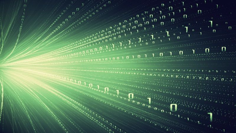 Eine digitale Darstellung eines Tunnels, der aus Ketten von Nullen und Einsen geformt wird.
