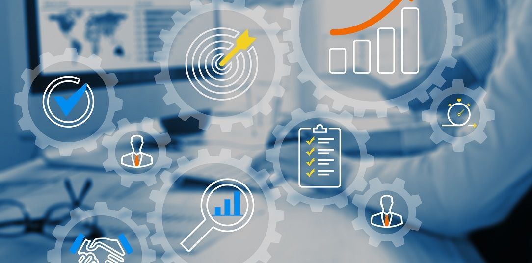 Abbildung mehrerer ineinander greifender Zahnräder, die mit Symbolen für verschiedene digitale Arbeitsvorgänge und Funktionen gekennzeichnet sind.