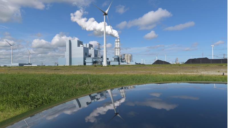 Das RWE Kraftwerk in Eemshaven.