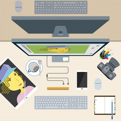 Auf einem Schreibtisch befinden sich ein Computer, eine Kamera und ein Foto.