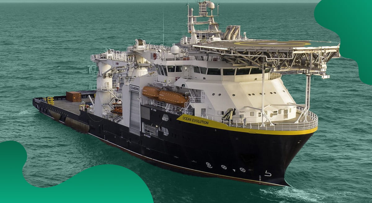 Das Titelbild von Oceaneering in Grün zeigt ein Schiff bei einem Einsatz.