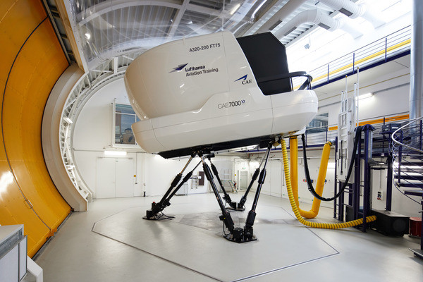 Ein Simulator im Hangar bei Lufthansa Aviation Training.