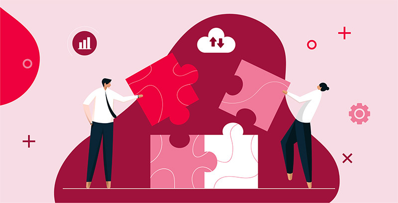Zwei Arbeitskollegen stellen den Content Workflow eines Marketingprogramms mit neuen Werkzeugen zusammen.
