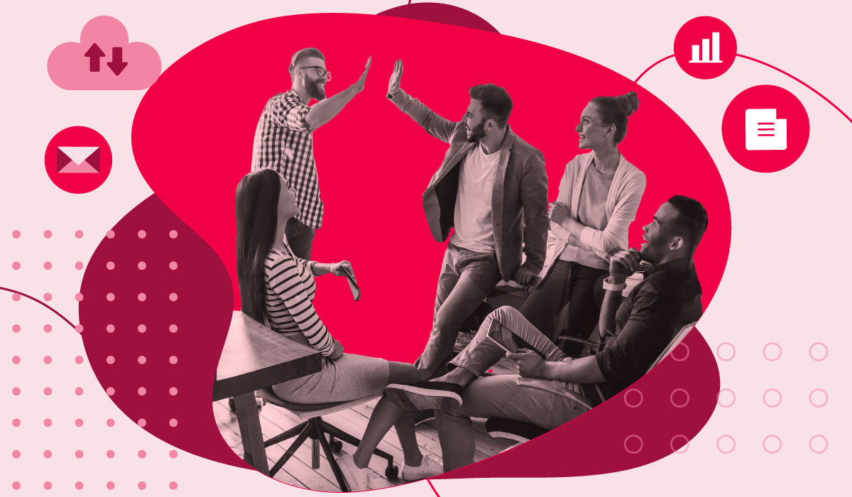 Um das Wohlbefinden am Arbeitsplatz darzustellen, wird ein Team von Mitarbeitern gezeigt, die gemeinsam lachen, sich abklatschen und sich im Allgemeinen über die gegenseitige Anwesenheit freuen.