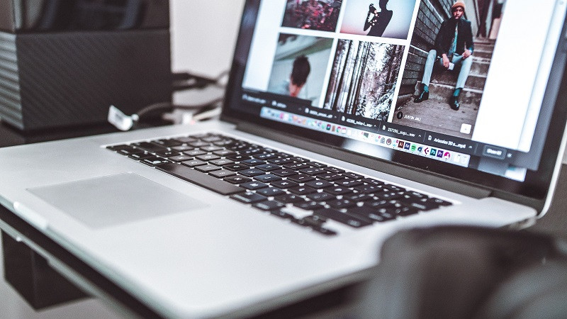 A laptop with downloading images.
