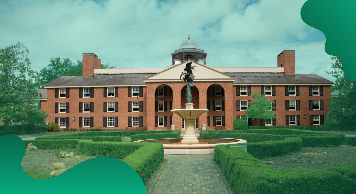 Landscape image of Furman University courtyard