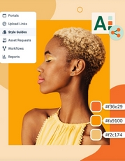 Porträt aus einer Markenkampagne mit Farbfeldern aus dem Styleguide